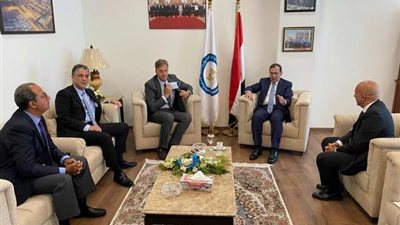 وزير البترول يبحث مع مسئولي 