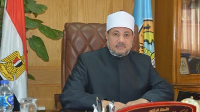 نائب رئيس جامعة الأزهر للوجه القبلي يهنئ العمداء الجدد ويوجه الشكر للعمداء المحالين للمعاش