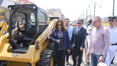 محافظ دمياط تشهد إستلام ١٨ لودر