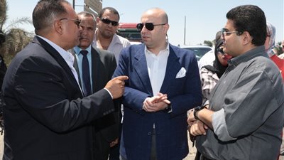 محافظ بنى سويف يتابع أعمال رصف الطرق