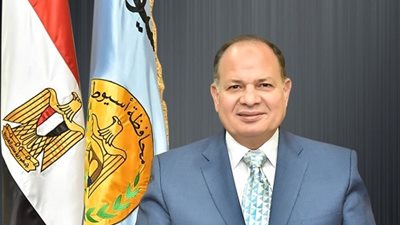 محافظ أسيوط يعتمد قرار تخصيص قطعة أرض لإقامة مدرسة تعليم أساسي عليها