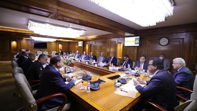 وزير التعليم العالي: التعاون مع الجامعات الأهلية لتقديم منح للطلاب المتميزين