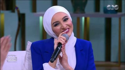 هلا رشدي تعلن عن تعاون فني يجمعها بمحمد منير