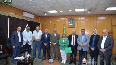 محافظ الإسماعيلية و نواب مستقبل وطن يستعرضون المشكلات الجماهيرية