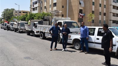 رئيس جهاز الشروق يكشر عن أنيابه فى رفع الإشغالات بالتعاون مع شرطة التعمير.. بالصور