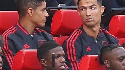 تحسبا لرحيل رونالدو.. مانشستر يكثف مفاوضاته مع نجم الدوري الهولندي