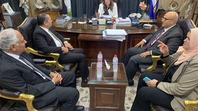 محافظ دمياط تناقش مع رئيس هيئة الأبنية التعليمية مستجدات ملف التصالح فى مخالفات البناء