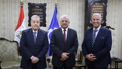 محافظ السويس يستقبل رئيس مجلس ادارة المعاهد القومية