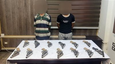 ضبط شخصان بحوزتهما 13 سلاحا ناريا ببني سويف