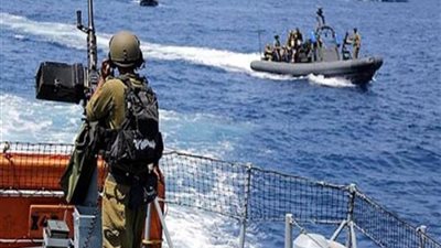 بحرية الاحتلال الإسرائيلي تستهدف الصيادين الفلسطينيين جنوب قطاع غزة