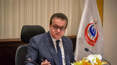 وزير الصحة يوجه بسرعة تقديم الخدمات الطبية لمصابي حريق أبوسيفين
