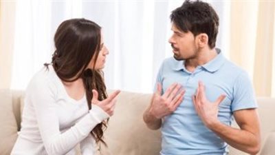 زوج فاهم غلط .. يطالب زوجته بنصف نفقات المنزل