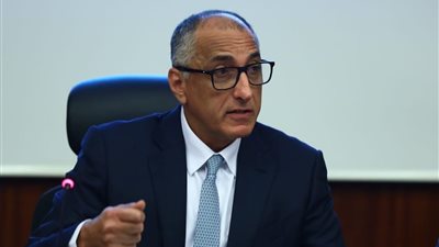 طارق عامر يعتذر عن الاستمرار بمنصب محافظ البنك المركزي