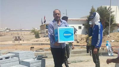 محافظ جنوب سيناء يوجه بصرف مياه مبردة ووجبات للعمال بالمشروعات