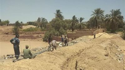 توصيل خط مياه لخدمة ٢٠٠ أسرة بقفط فى قنا
