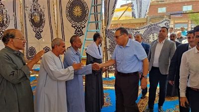 محافظ الشرقية يؤدى واجب العزاء لأسر ضحايا قرية بهنباي ويطمئن علي حالة المصابين