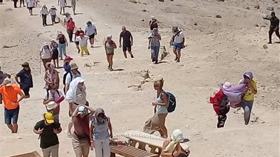 أثار المنيا تستقبل وفدا سياحيا من ايطاليا واسبانيا .. صور