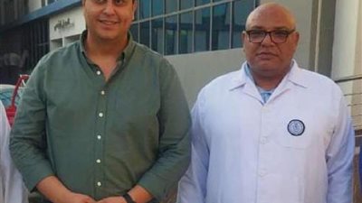 السبكي يكافئ أخصائي الأطفال المبتسرين ومشرف التمريض بالرعايات المركزة بمستشفى فايد