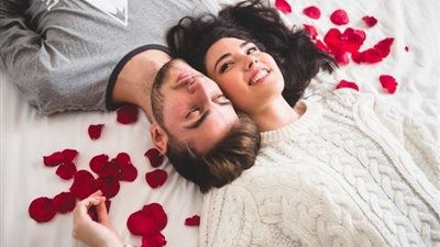 خبيرتا تغذية وعلم نفس تكشفان عن مواد غذائية تدعم الرغبة الجنسية