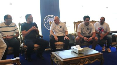 ميكالى يبدأ جولاته الميدانية بزيارة بيراميدز ويطالب بمساندة المنتخب الاوليمبي