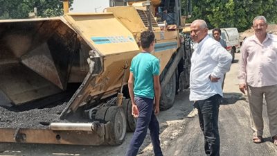 محافظ أسيوط: إنشاء طريق جديد يربط بين القرى بطول 4 كيلومتر بمركز القوصية