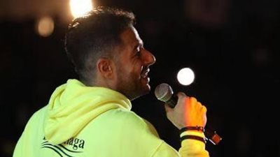 محمد حماقي يحتفل بخريجي تجارة السويس.. وأحمد امين نور الدين يلقي كلمة لـ الخريجين