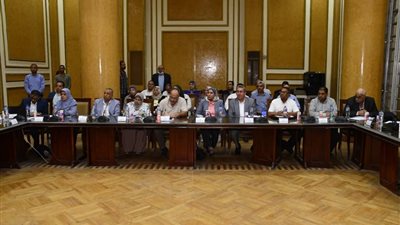الإسكان: اجتماع موسع لمسئولى قطاع المرافق