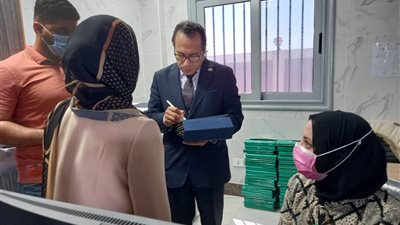 مدير الرعاية الصحية بالإسماعيلية يفاجئ وحدات طب الأسرة ..صور