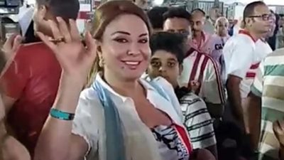 بعلم الزمالك.. مادلين طبر تحتفل بفوز القلعة البيضاء بالورى الممتاز