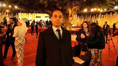 خبير سوشيال ميديا يحذر الفنانين من مخاطر السوشيال ميديا