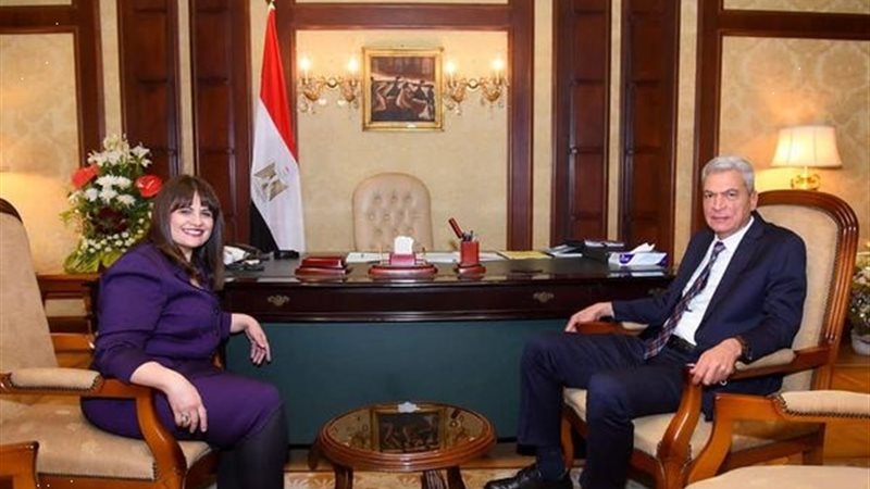 وزيرة الهجرة واللواء