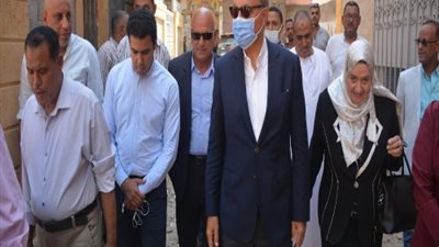 محافظ القليوبية يتفقد مدارس الخانكة والخصوص.. ويؤكد: ننسق لإنهاء مشكلة الكثافة بالفصول