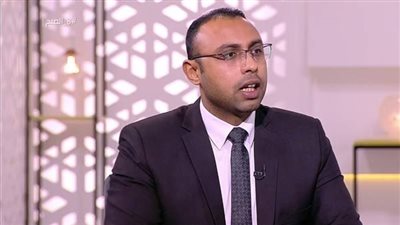 ينهي العمليات التجارية بشكل أسرع.. خبير اقتصادي يعلق على قرار إلغاء حدود السحب والإيداع من البنوك