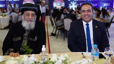 حسين يلتقى البابا تواضروس على هامش ملتقى لوجوس الثالث للشباب القبطي