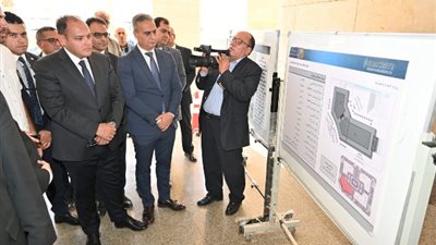 وزير التجارة والصناعة يتفقد مقر الوزارة بالعاصمة الإدارية.. صور