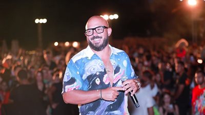 العسيلي يتألق في حفل ضخم بالعلمين الجديدة.. وحسن شاكوش يشارك بعدد من اغانيه (صور)
