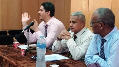 محافظ أسوان : نسابق الزمن لتحقيق العوائد الإيجابية من 14 مشروع