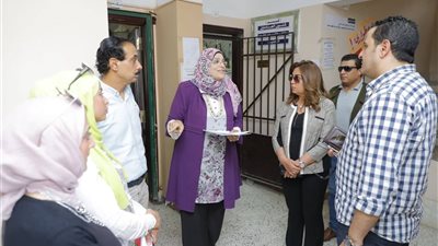 محافظ دمياط تفاجئ الإدارة التعليمية بعزبة البرج وتشيد بإنتظام العمل