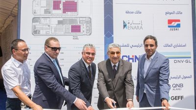 وزير الكهرباء يدشن مشروع محطة توليد الكهرباء باستخدام الطاقة الشمسية بقدرة 7 ميجاوات