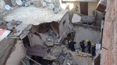 انقاذ سكان عقار محرم بك.. كبار السن رفضوا الخروج والأهالى انقذوا الاطفال