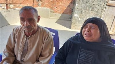 أبن يعتدى على والدية ويطردهما فى الشارع