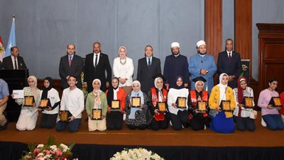 محافظ الاسكندريه يكرم أوائل الشهادات العامة والدبلومات والأزهر الشريف بالمحافظة
