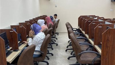 رئيس جامعة الأقصر يتابع اختبارات المرحلة الثالثة من مبادرة أشبال مصر الرقمية