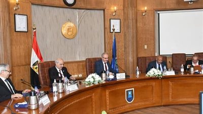 إنعقاد لجنة إختيار عمداء كليات جامعة القناة