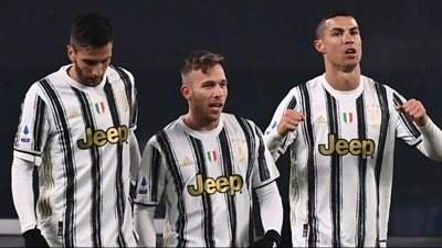 في اللحظات الأخيرة.. ليفربول يوقع مع نجم برشلونة واليوفي