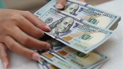 قوة الاقتصاد الأميركي ترفع الدولار لأعلى مستوى في 20 عاما