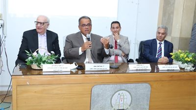 نائب رئيس جامعة عين شمس للتعليم يشهد اللقاء التعريفي للطلاب الجدد