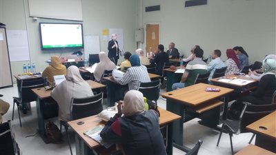 تدريب 5000 معلم وموجه للصف الخامس الابتدائى على المناهج الجديدة