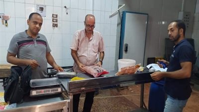 ضبط 126ك برجر غير صالح للاستهلاك بالقناطر الخيرية
