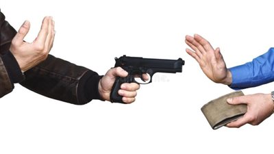 حارس عقار يقيد سيدة لسرقتها داخل شقتها